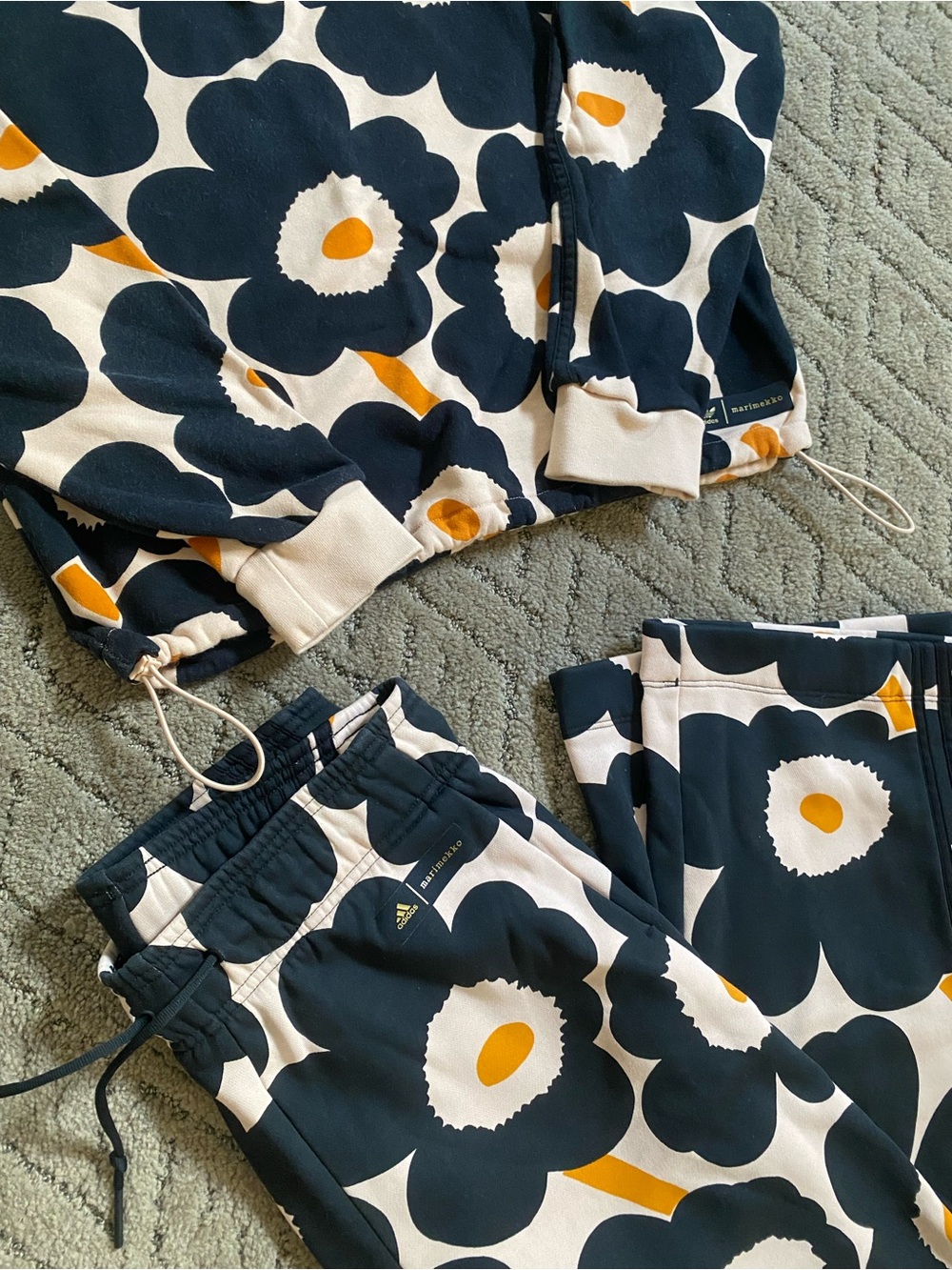 Adidas x Marimekko Set with Unikko Poppy Print - Picture 2 of 7
